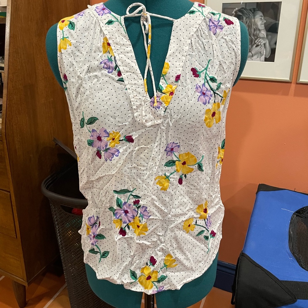 Cute white floral Old Navy blouse